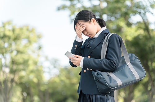 高校生のいじめ│見えない「ネットいじめ」等に保護者はどう対応？